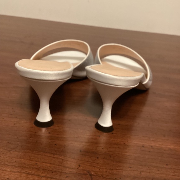 J.CREW LEATHER SLIP ON SANDALS WITH KITTY HEELS WITH SILVER RHINESTONE SZ 6.5 - Picture 4 of 11